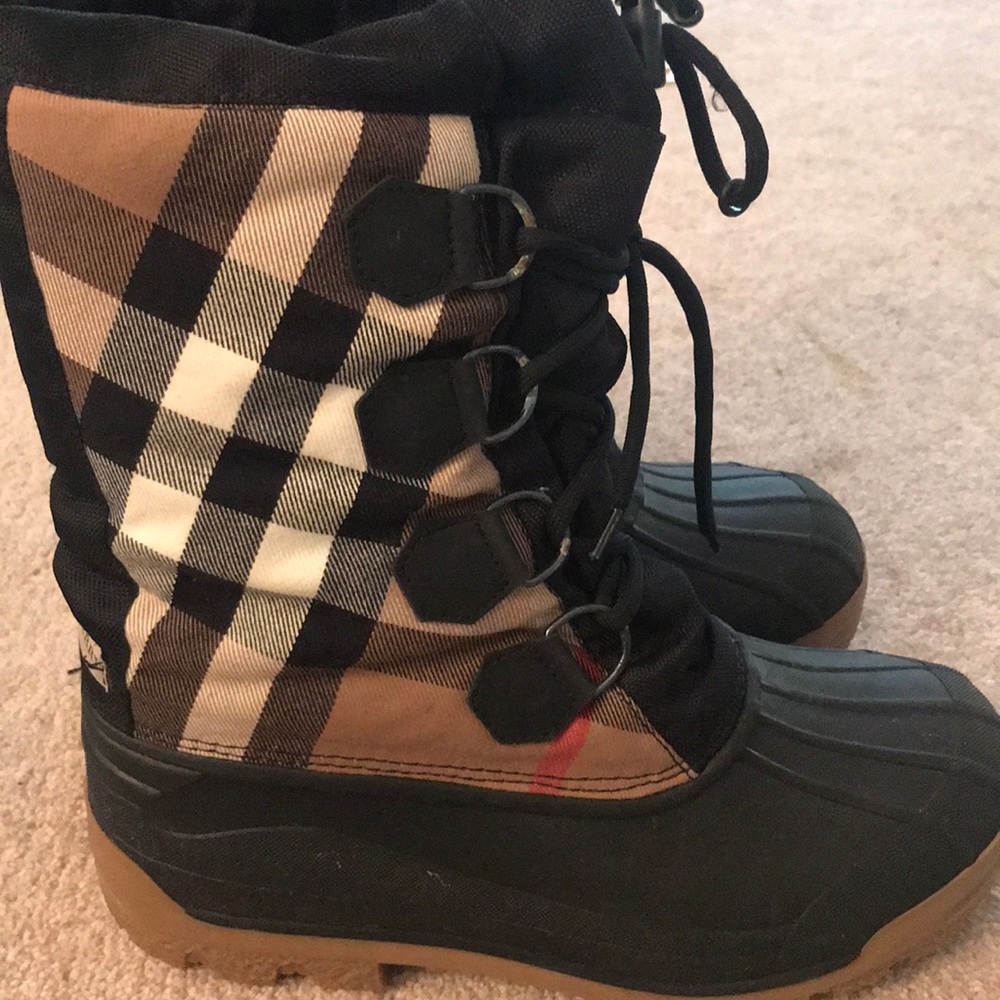 Burberry winter snow boots